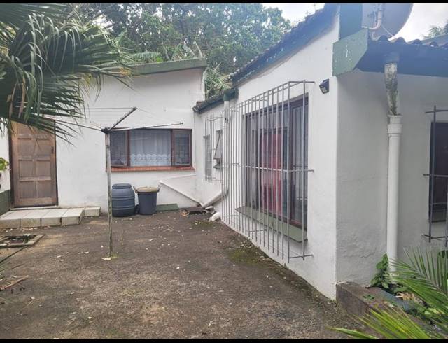 10 BEDROOM HOUSE FOR SALE IN MANABA BEACH